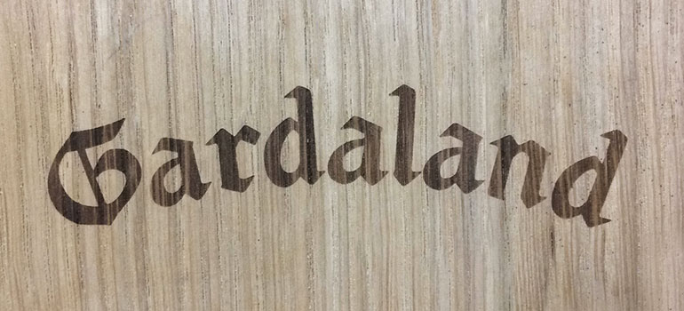 Portamenu in legno personalizzati con incisione laser logo ristorante –  eclaserstudiostore